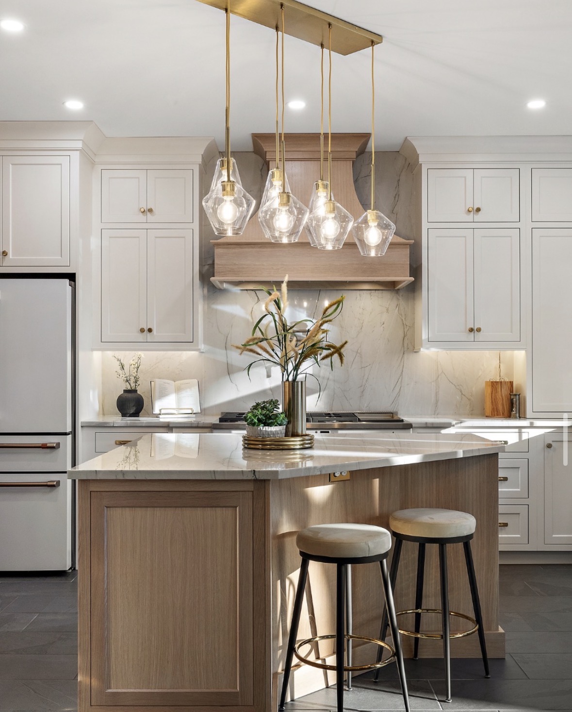 Custom kitchen wiring and pendant lighting